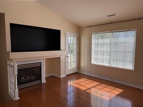 6538 Commonwealth Dr in Loves Park, IL - Building Photo - Building Photo