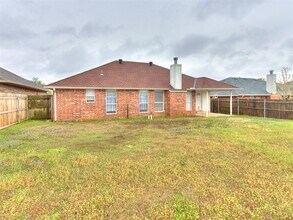 1717 Foxfire Rd in Edmond, OK - Building Photo - Building Photo
