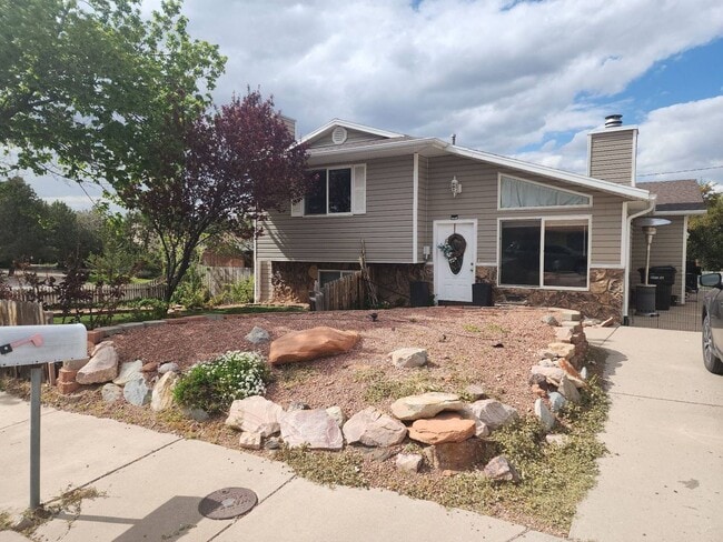 514 Pinecone Dr in Cedar City, UT - Building Photo - Building Photo