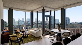 327 N Aberdeen St in Chicago, IL - Building Photo