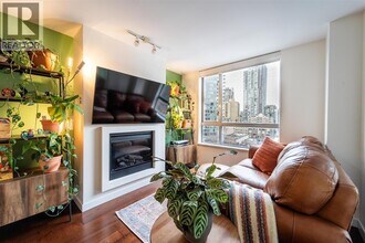 1225 Richards St in Vancouver, BC - Building Photo - Building Photo