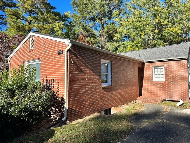 property at 905 Lafayette St