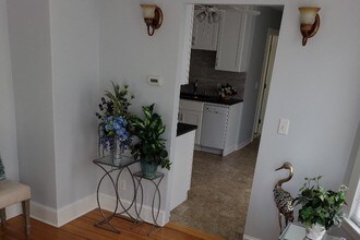40 Magnolia St, Unit 1st in New Britain, CT - Foto de edificio - Building Photo