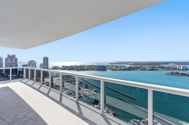 400 Alton Rd in Miami Beach, FL - Foto de edificio - Building Photo