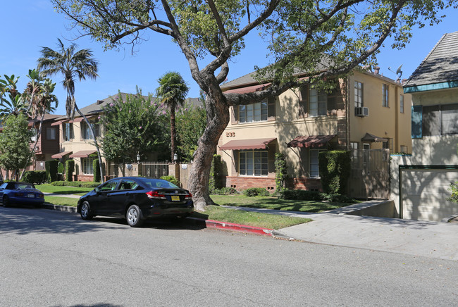 235 N Kenwood St in Glendale, CA - Building Photo - Building Photo