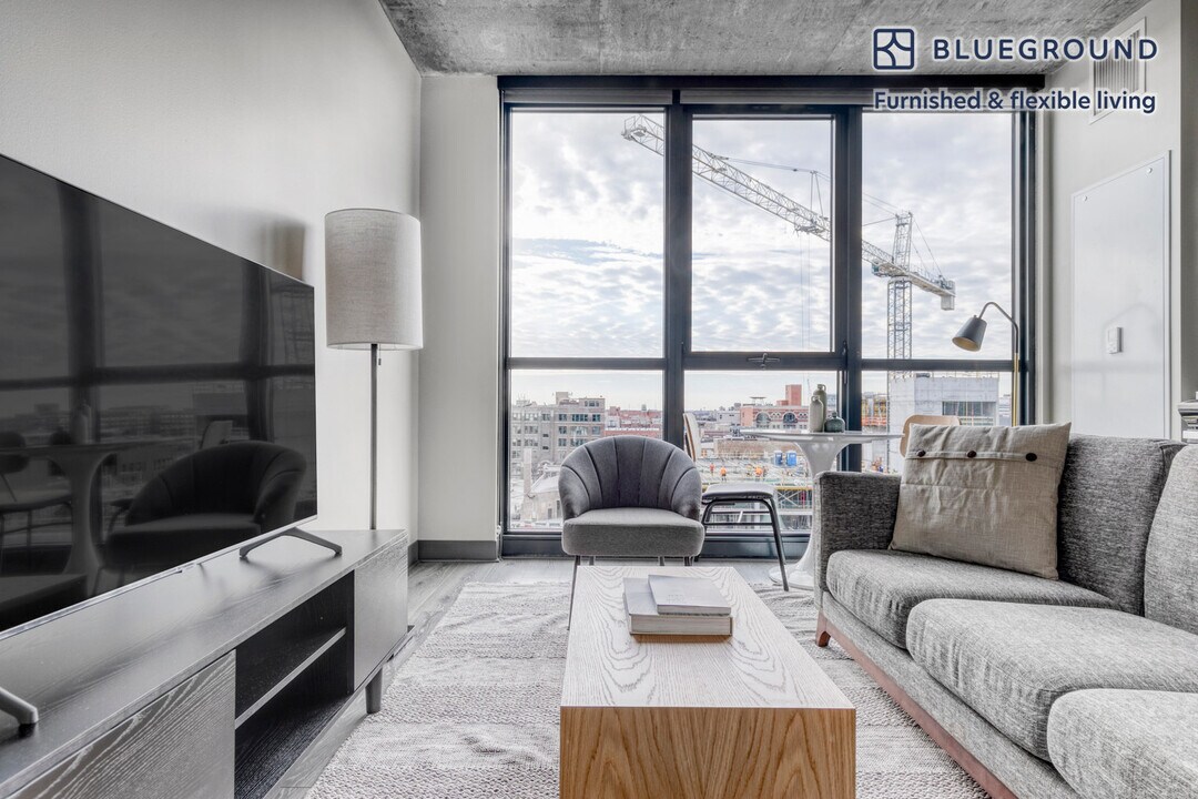 180 N Ada St, Unit FL8-ID491 in Chicago, IL - Building Photo