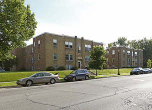 Ford View Apartments in St. Paul, MN - Building Photo - Building Photo