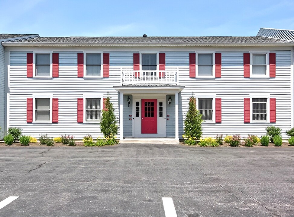 Court Royale Apartments in Schenectady, NY - Building Photo