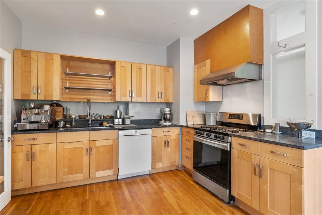 20 Glenwood Ave in Cambridge, MA - Building Photo