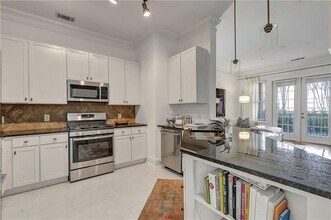 3621 Vinings Slope SE in Atlanta, GA - Building Photo - Building Photo