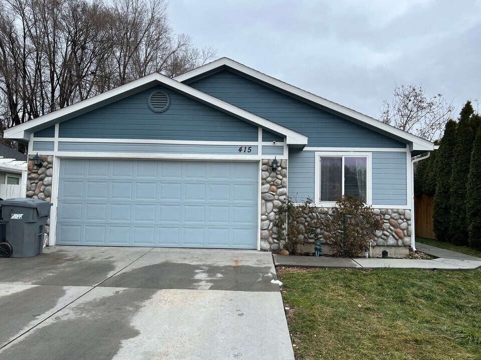 415 Augustina Ct in Caldwell, ID - Building Photo