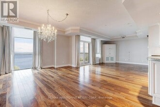 1477-1477 Lakeshore Rd. in Burlington, ON - Building Photo - Building Photo