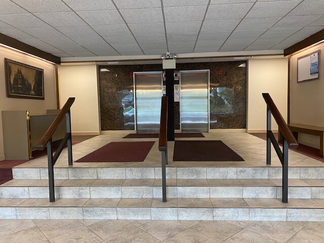 120 Huntington Turnpike in Bridgeport, CT - Foto de edificio - Building Photo