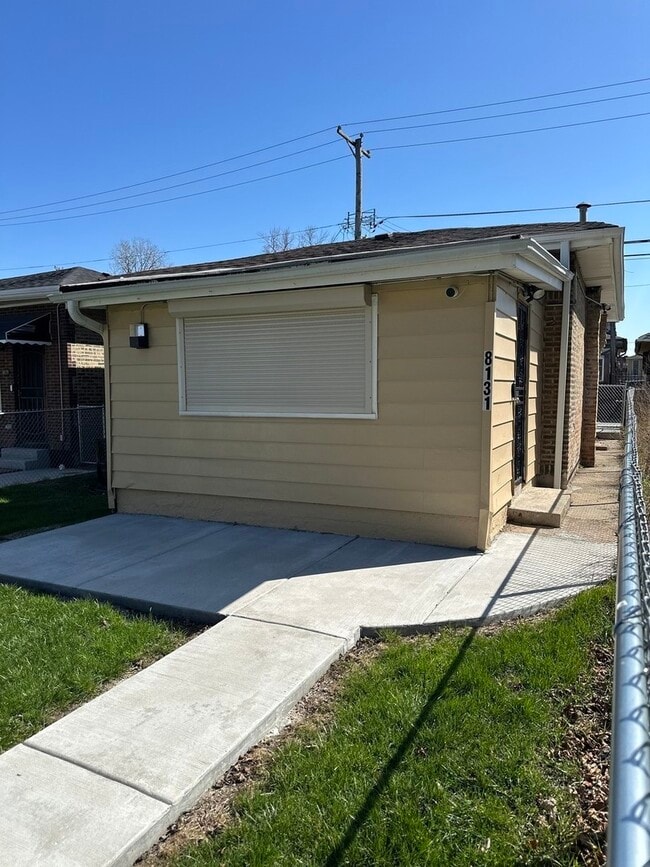 property at 8131 S Calumet Ave