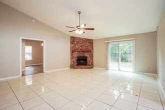 8228 Honeysuckle Ln in Jacksonville, FL - Building Photo - Building Photo