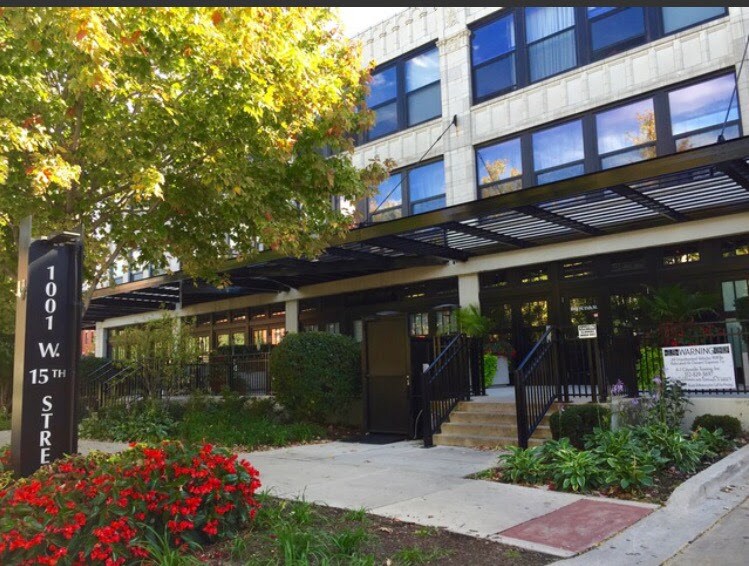1001 W 15th St in Chicago, IL - Building Photo