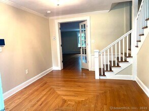 623 Elm St in Monroe, CT - Building Photo - Building Photo