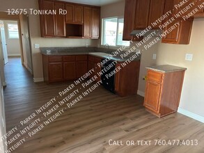 12675 Tonikan Rd in Apple Valley, CA - Building Photo - Building Photo