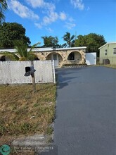 1031 NW 10th Terrace in Fort Lauderdale, FL - Foto de edificio - Building Photo