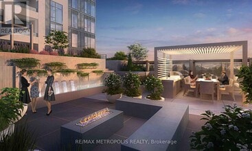 705 Davis Dr in Newmarket, ON - Building Photo - Building Photo