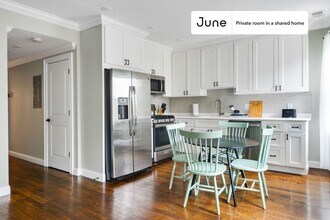 Private bedroom in 5 bed/1.5 bath Home in Boston, MA - Building Photo - Building Photo