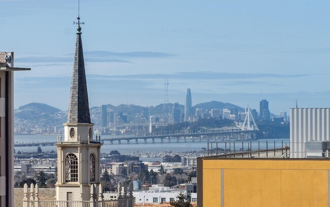 2480 Bancroft Way, Unit 01-02 in Berkeley, CA - Foto de edificio - Building Photo