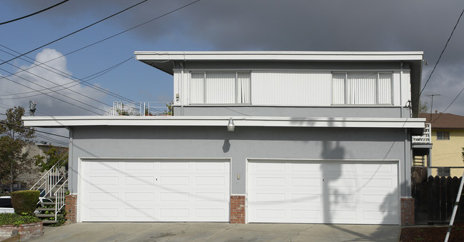 9888 Bancroft Ave in Oakland, CA - Building Photo - Building Photo