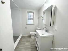 157 E Cottage St, Unit #3 in Boston, MA - Building Photo - Building Photo