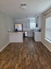 3037 Camelliawood Cir E in Tallahassee, FL - Foto de edificio - Building Photo