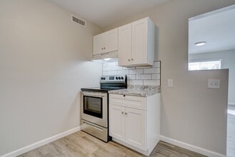 Garden Square Apartments in Oklahoma City, OK - Foto de edificio - Building Photo