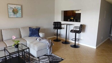 3837 Pompano Dr SE in St. Petersburg, FL - Foto de edificio - Building Photo