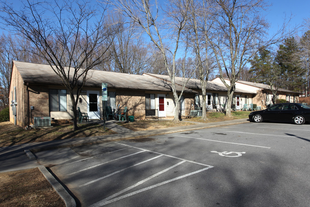 Liberty Arms Apartments in Thomasville, NC - Building Photo