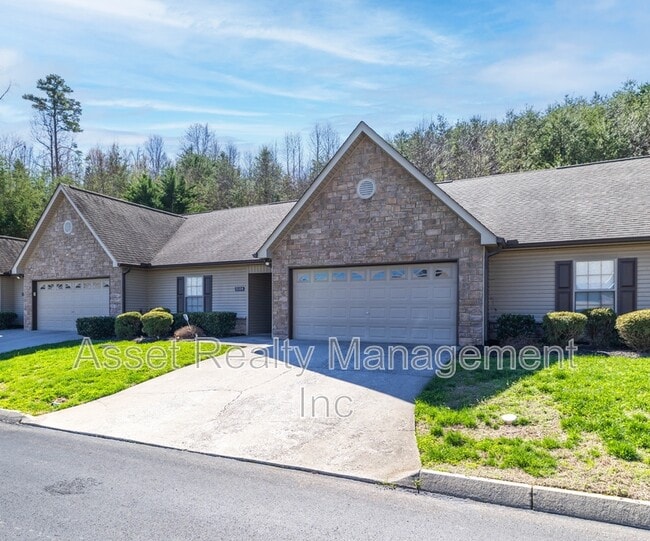 5104 Cates Bend Way in Powell, TN - Foto de edificio - Building Photo