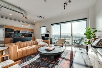 200 Hoover Ave in Las Vegas, NV - Building Photo - Building Photo