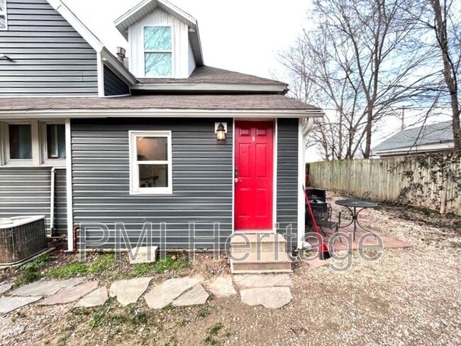 property at 122 W Pine St