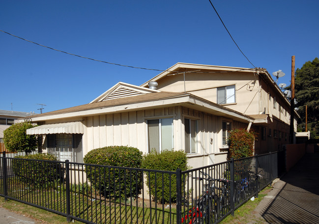 13113 Vanowen St in North Hollywood, CA - Building Photo - Building Photo