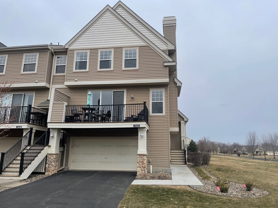 13642 Brick Path in Rosemount, MN - Foto de edificio