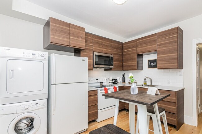1010 Rue Saint-Philippe in Montréal, QC - Building Photo - Building Photo