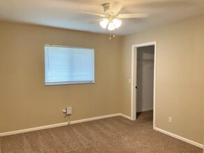 200 SE 19th Terrace in Cape Coral, FL - Foto de edificio - Building Photo