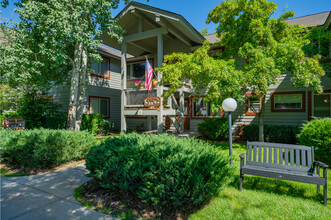 Aspen Meadows Apartments in Jackson, WY - Foto de edificio - Building Photo