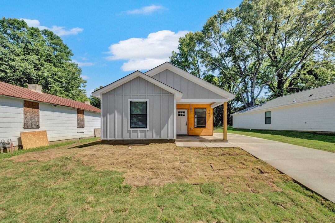742 King Ave in Memphis, TN - Building Photo