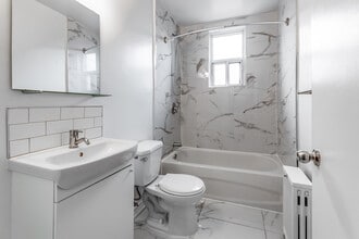 Marina View Apartments in Toronto, ON - Building Photo - Interior Photo