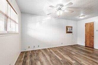 120 McAdams Ln in Huntsville, TX - Foto de edificio - Building Photo