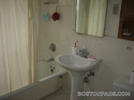 56 Queensberry St, Unit 12 in Boston, MA - Building Photo