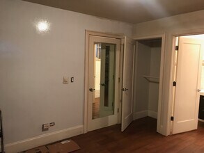 19 E Division St, Unit #1R in Chicago, IL - Building Photo - Building Photo