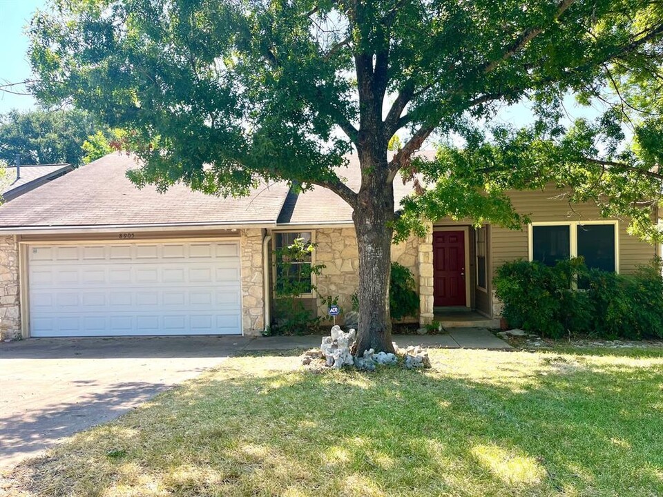 8905 Curlew Dr in Austin, TX - Building Photo