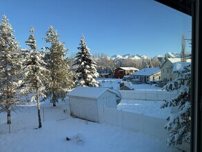 2527 Wesleyan Dr in Anchorage, AK - Building Photo - Building Photo