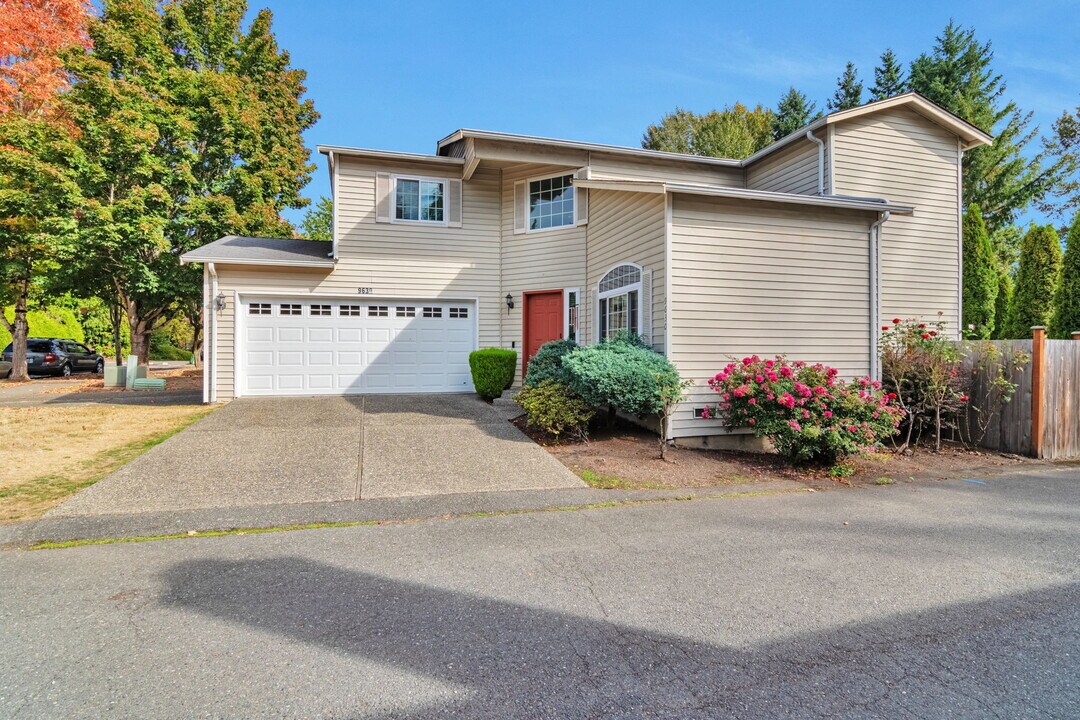 9630 122nd Ln NE in Kirkland, WA - Building Photo