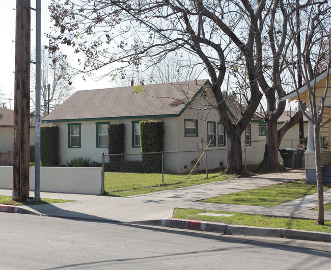 16103 Cornuta Ave in Bellflower, CA - Building Photo - Building Photo