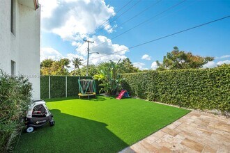 5901 SW 56th Terrace in South Miami, FL - Building Photo - Building Photo